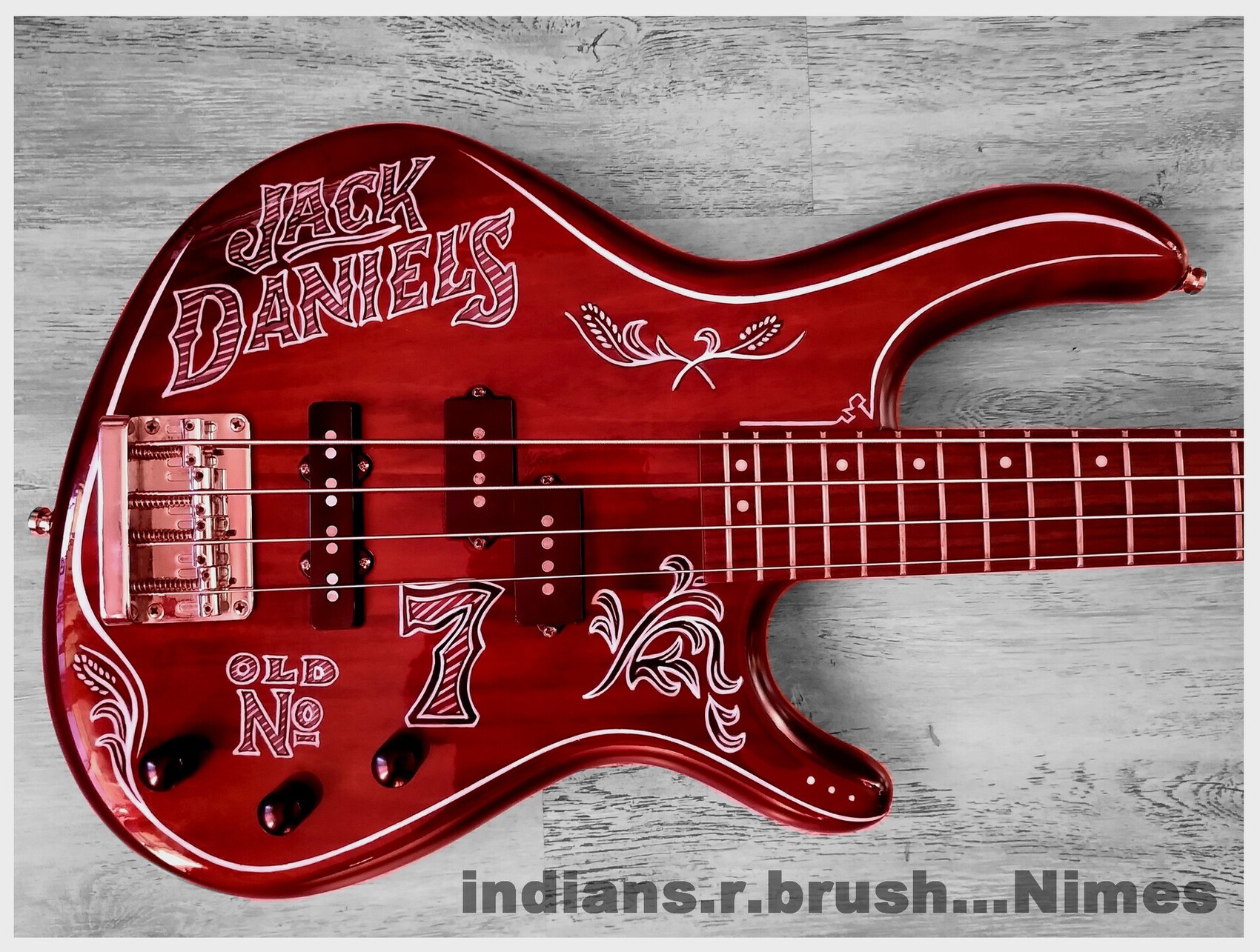 Peinture guitar bass airbrush design indians.r.brush Nimes