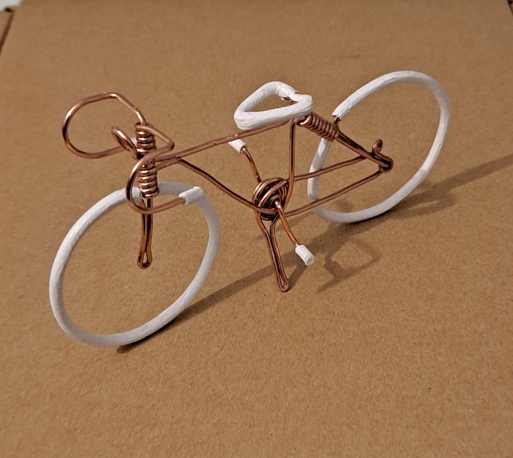 Sculpture Vélo miniature en cuivre