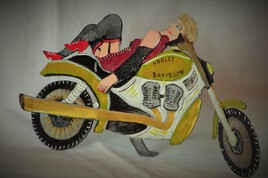 baboonette et sa Harley...