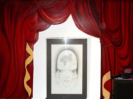 Rideau de théatre sur un mur