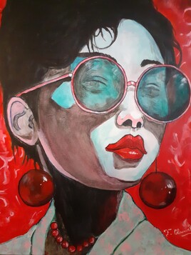 Femme asiatique a lunettes