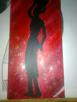 Africaine sur fond rouge