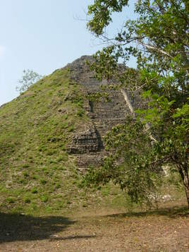 tikal, pyramide non restaurée