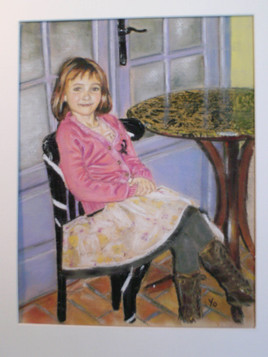 petite fille au café