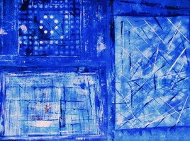 Composition sur fond bleu