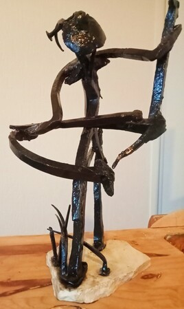 statuette en vieux clous de charpentier