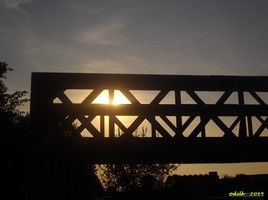le pont , le soir