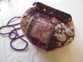 pochette brod&eacute;e