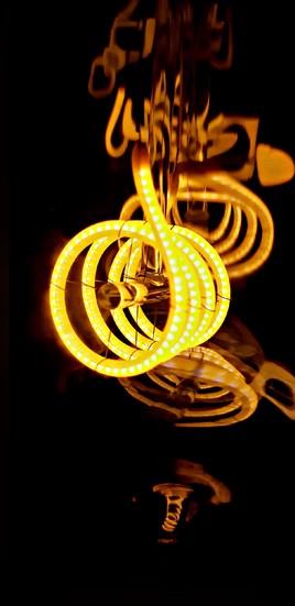 Ampoule et fil rouge  vintage