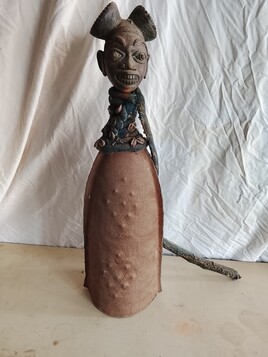 Cloche traditionnelle Bamoun du Cameroun &ndash; Sculpture et objet d&rsquo;art africain authentique