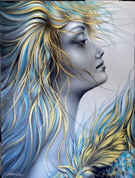 Femme cheveux au vent