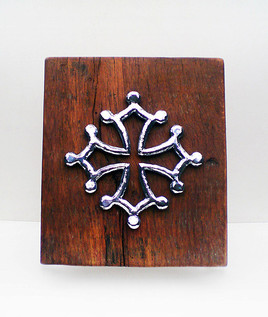 Sculpture croix occitane zinc