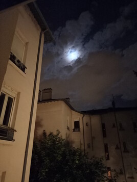 La Lune à ma fenêtre.