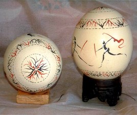 Oeuf d'autruche d&eacute;cor&eacute; bushmen