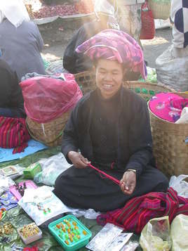 Marchande Shan sur le marché de Kengtung (Birmanie 2004)