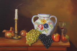 Chandelle, fruits et vase sur une commode