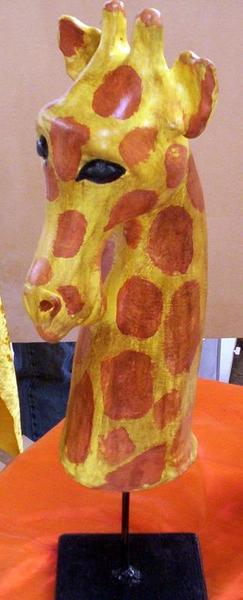 Giraffe sur socle