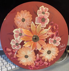 Peinture fleurs rouges sur vinyle