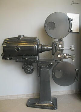 Vieux projecteur de cin&eacute;ma
