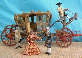 Vue rapproch&eacute;e des figurines " La halte de Louis XV et Madame de Pompadour"