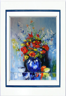 bouquet rouge et vase bleu