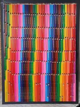 esscaliers en dégradé . serie crayons de couleurs