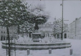 Place Jean JAURES sous la neige à Castres (Tarn)