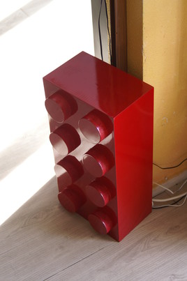un LEGO rouge.