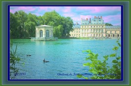 Le Chateau de Fontainebleau vue depuis l'étang.