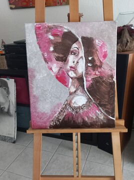 Femme au chapeau romantique