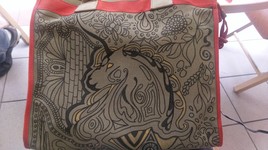 Unicorne dans les fleurs