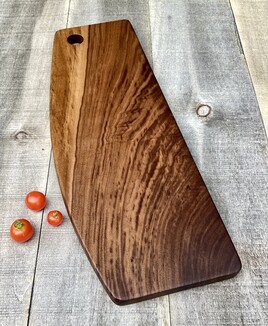 Planche de service pour la nourriture en noyer