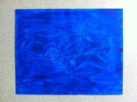 Chaussure bleue sur fond bleu et inversement