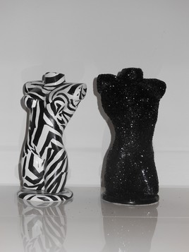 Buste femme z&egrave;bre et homme paillet&eacute; noir lesbienne gay int.