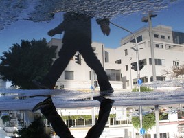 Chopped head walking - Tel Aviv