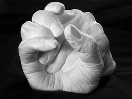 Empreinte main de l'être cher. ( moulage alginate)