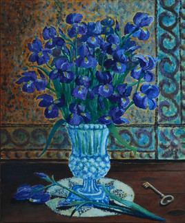 Bouquet d'iris dans un vase en cristal
