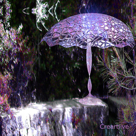 Corolle en dentelle bleut&eacute;e