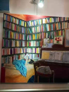 Femme &agrave; la biblioth&egrave;que