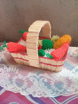 Panier réalisé avec moi tiges d'allumettes