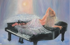 Nue sur piano