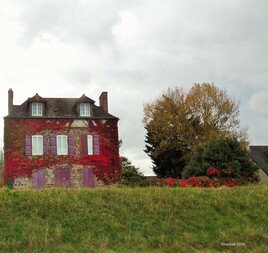 c'est une maison rouge la la la :))