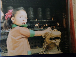 Petite fille népalaise à Katmandou .