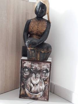 Chimpanz&eacute; sur bois