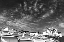 Les toits dans les nuages