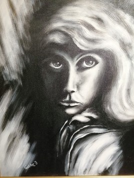 portrait de femme en noir et blanc