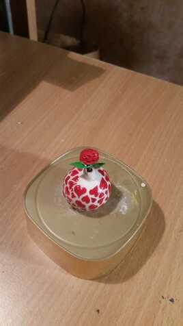 Pot et fleur motif coeur