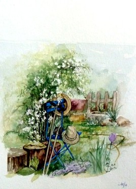 chaise et chapeau dans le jardin