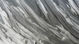 relief argent&eacute; (gros plan