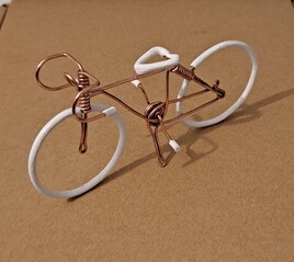 Vélo miniature en cuivre